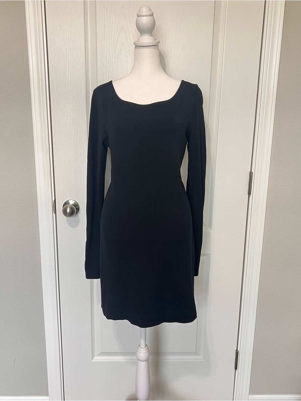 Theory Mimi Classical Black Long-Sleeve Bateau Neck Shift Cocktail Dress Size M